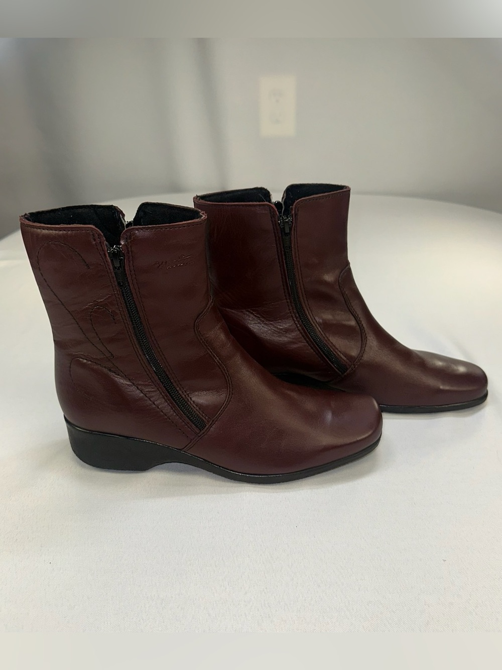 Martino Leather Ankle Boots Women's 10M Burgundy Side Zip
